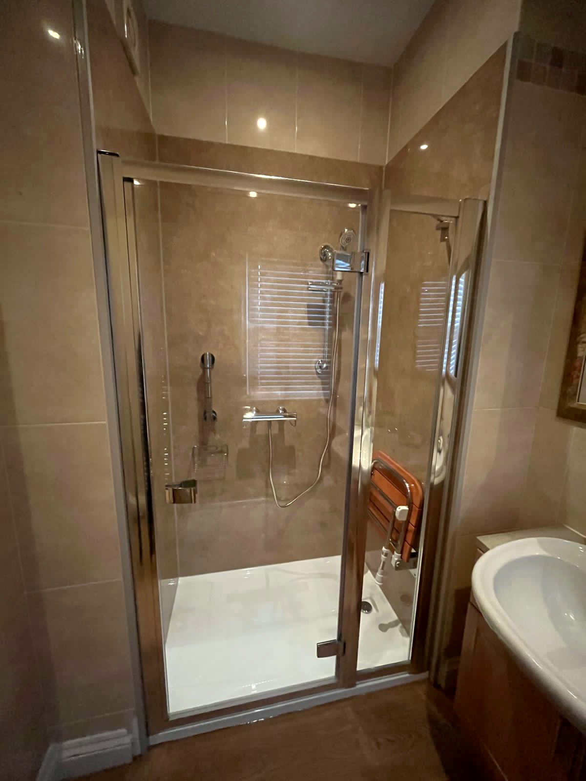 Low anti slip tray for accessible low entry showering with pumped waste